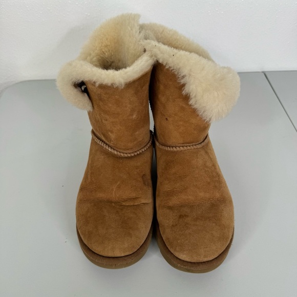 Ugg Classic Bailey Boots with Buttons Size 7 - Picture 2 of 6